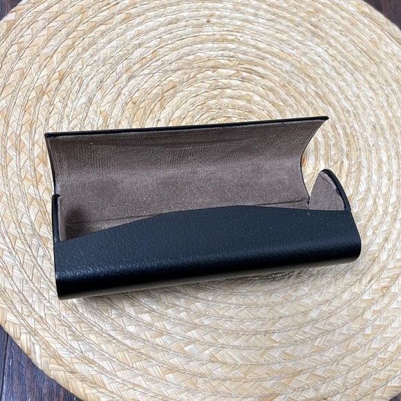 Burberry Spellout Hard Cover Signature Sunglasses Case - Picture 4 of 14